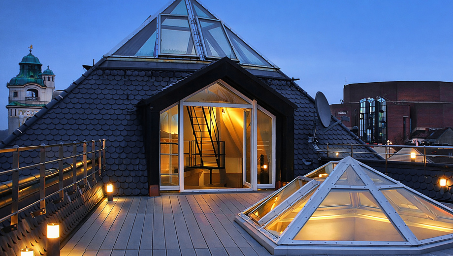 Der Olympiaturm in mit der Drohne fotografiert München - Gerhard Blank Fotograf für Immobilien und Architektur